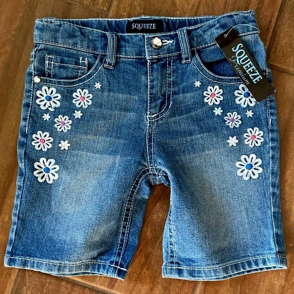 NEW Squeeze Me Denim Shorts Girls Size 5 5T Medium Stone Wash Embroidered Daisy